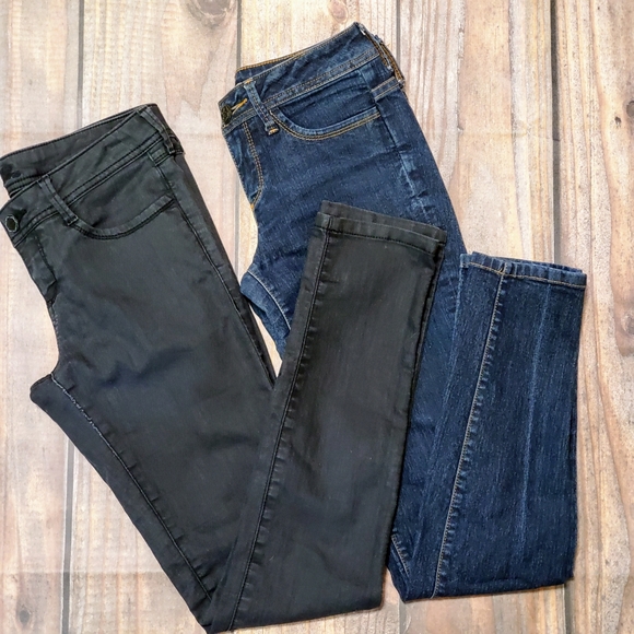 bebe 2 Pairs Skinny Stretch Jeans Blue and Black Size 27 - Picture 1 of 7